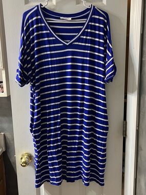 Zenana Outfitters Royal Blue & White Striped V-Neck Dress – Women’s 1X, Pockets